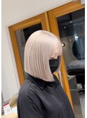 ホワイトベージュブロンドボブカット冬カラー透明感ブリーチ渋谷
