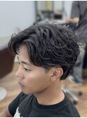 メンズフェザーパーマ　センターパートウルフヘアツイスパ波巻
