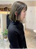 オリーブベージュカラー