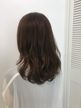 アドラーブル 万代店 (adorable) 【ミディアムレイヤー】　【グレージュ】　20代30代40代