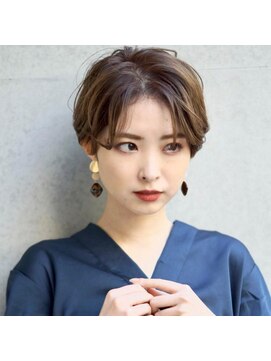 アトリエ フェム(atelier.fem) センターパート×ラフショート