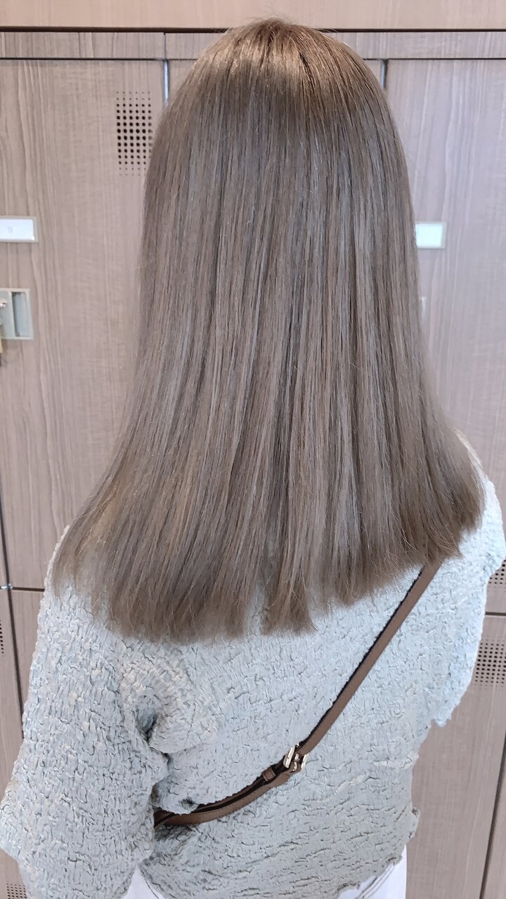 ミルクティーベージュ：L154679714｜シアン(cyan)のヘアスタイル