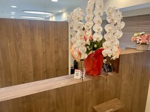 木のぬくもりを感じられる店内になりました♪