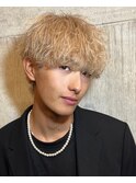 1351プラチナハイトーン韓国ヘア刈り上げフェード短髪ショート