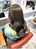 オリーブベージュ