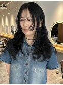 ブルーブラック/パーマ風巻き髪