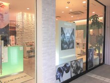 エコールリラの２F。広々、落ち着いた雰囲気のお店です