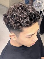 フィフス 天神大名(fifth)&nbsp;天神大名スペインカールツイストパーマフェードフリンジカット