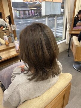 リングバイモアムー(Ring by Moremuu) くびれボブレイヤー　オリーブベージュ