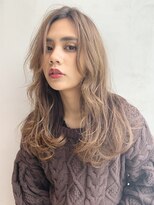 ナチュラルロング_耳かけウェーブパーマフォギーベージュ_66990