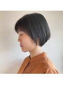 女性らしさを感じさせるショートボブ