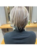 シルバーベージュにブルーグリーン
