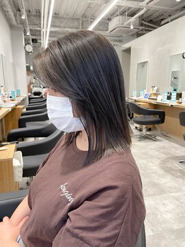 アヴァンス 京橋店(AVANCE) ハイライトの筋感のあるバレイヤージュ/シルバーグレー@京橋