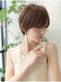 ヌーディカラー/前下がりボブ/小顔ヘア/大人ボブ