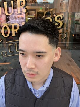 フォーコーナーズ(Four Corners) スキンフェード/バーバー/ローフェード/ビジネススタイル