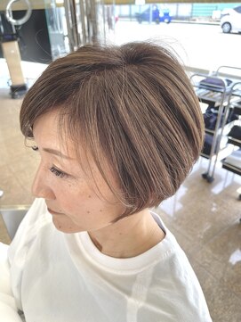 レッド(ReD) ショート　ハイライト　白髪ぼかし　脱白髪染め　金沢