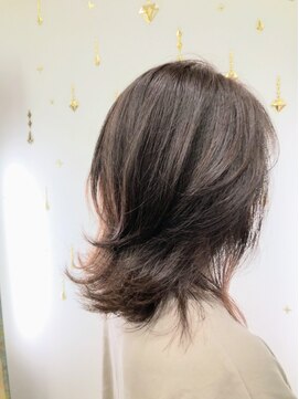 ヘアープレッヒェン HAIR Platzchen ベージュカラーとレイヤースタイル