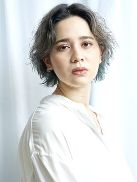 ピークアブー アヴェダ アトレ恵比寿(PEEK-A-BOO AVEDA) くせ毛を活かすグラデーションミニボブ/インナーカラー 渡邉