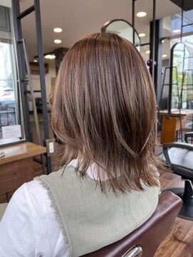 マンプス イルミナカラー、グレージュカラー