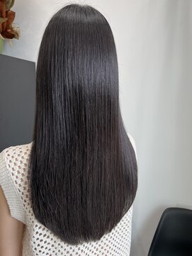 ジャイロヘア(gyro hair) 艶髪ストレートスタイル