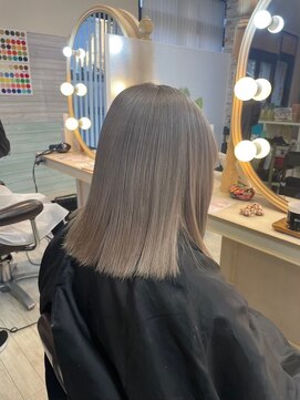 ヘアスペース リズム グリーン(Hair space Rizm green) ミルクティーベージュ