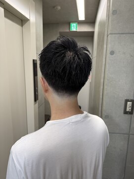 クロム トウキョウ ザ バーバーアルト 神保町店(CHROM TOKYO the Barber ALT) スキンフェード×アップバング