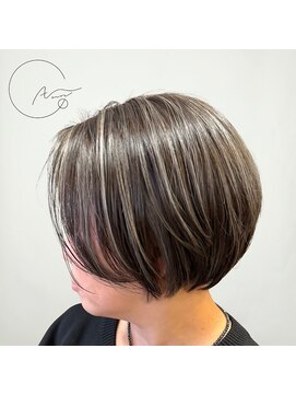 CoCoオリジナル白髪ぼかしハイライト・ボブスタイル