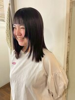 タヴィ(Tavi)&nbsp;ミディアムヘアのフェイスレイヤー/顔周りレイヤー/顔周りカット