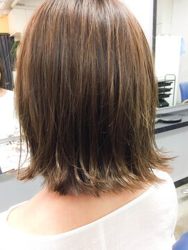 ページボーイ美容室 [お客様スタイル]外ハネロブ×ナチュラルハイライトベージュ