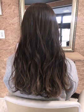 ハグ(Hug) 外国人風グラデーション