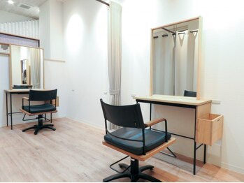 イナクト ヘアー(ENACT.hair)の写真/マンツーマン施術で有意義な時間を過ごせる。くつろげる居心地の良い空間でハイレベルな施術をご提供！