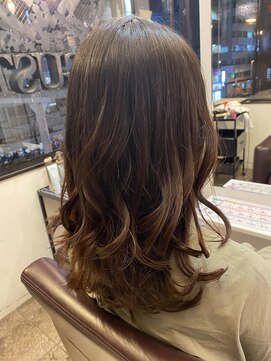 アズーア ヘアーアンドスパ(azure hair&spa) ナチュラルレイヤー　大人ミディアム