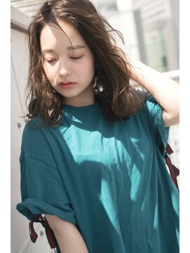 レイ(ray.) くびレイヤーエモージュ小顔似合わせカットシルキーベージュ