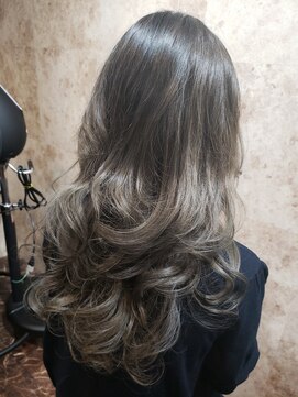 アンフィ 新杉田(Anphi) シルバーアッシュグラデーション