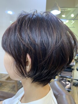 ハンナ(hanna) 大人女性丸みショート