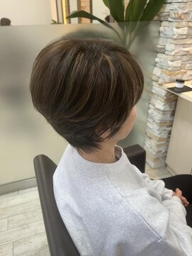 クレア(CREA) 30代40代50代外ハネピンクグレージュ肩ライン耳掛け