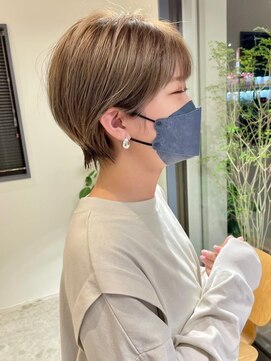 ヘッズ 高木瀬店(HEADS) ハンサムショート レイヤーボブ ハイトーン ベージュ 20代 30代