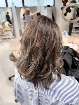 ユミリーバイルコル(umily by RuCOR.) 大人ハイライト/ペールベージュ/セクションカラー/オリーブ