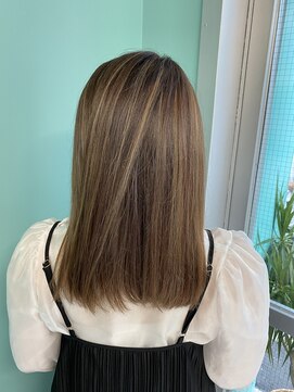 リーホリエ(Lee Horie) ストレートでもきまるハイライトカラー