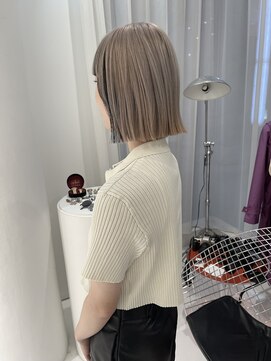 ハイブ 金沢(Hive) 10代20代ミルクティーグレーインナーカラーぷつっとカット