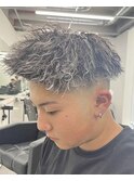 スキンフェード×ツイストスパイラル×ホワイトハイライト