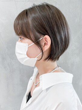 シオン(shion) ショートオリーブベージュくびれヘアおくれ毛_ba340533