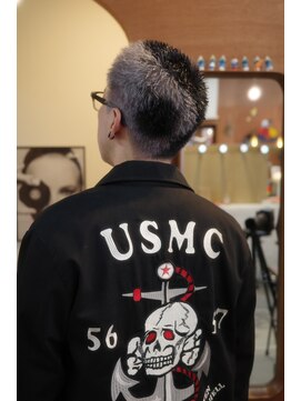 エディ(Edy) 刈り上げバズカットケアブリーチダブルカラーデザインカラー坊主