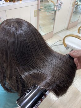 ヘアメイクルーボ(HAIR MAKE Lu bo)の写真/【早稲田駅徒歩1分】《髪質改善》と《美髪縮毛矯正》特化サロン♪年齢を重ねた髪に上質な艶と扱いやすさを*