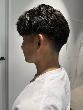 トリッカ シブヤ(TRICCA SHIBUYA) メンズカットパーマフェザーニュアンス毛流れセンターパート渋谷