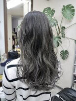 ヘアーメイク リリー マカナ(HAIR MAKE LI ILI I MAKANA) グラデーショングレージュ