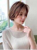 大人かわいいセンター分けカーキグレージュショートボブ吉祥寺