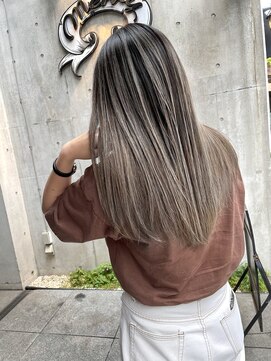 メリー(merry craftsman's factory) 外国人風バレイヤージュ、ハイライトカラーアッシュグレージュ