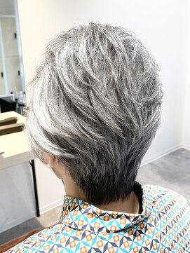 ストフ(stof) ショートレイヤー/グレイショートヘア/リバースショート