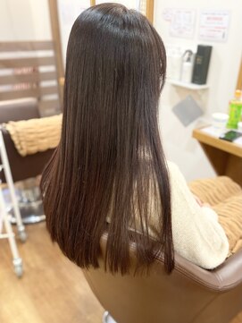 フリージア(freesia) 30代40代50代/サラ艶ロング/艶髪ストレート